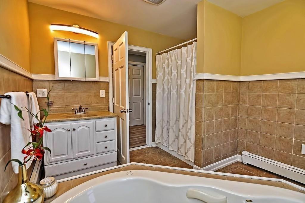 Charming Cottage Historic Falmouth Cape Cod Near Beach And Downtown 2Br 1Bath Deck Eksteriør bilde